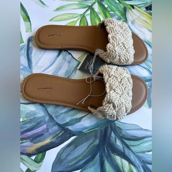 Universal Thread sandals - Ivory NWT - Picture 2 of 5